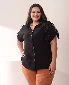 BLUSA BOTÕES NA FRENTE OM MANDA E DETALHE DE ILHOS ESTAMPA NA MESMA COR