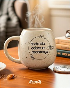 Caneca Oval de Cerâmica Coleção Recomeço | Fábrica Cat