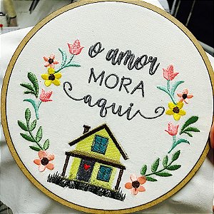 Bastidor/Enfeite de Porta bordado ( alianças, maternidade, porta) - personalizados
