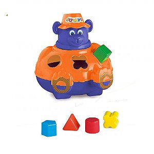 Brinquedos para bebês. urso de jogo de criança e carro, pirâmide e trem,  avião e caminhão. pelúcia, madeira ou plástico para meninos e meninas  coleção de brinquedos coloridos, jardim de infância e