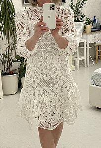 Vestido em renda bordada