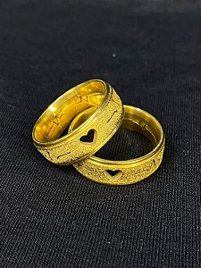 ALIANÇA DE CASAMENTO COM CORAÇÃO BANHADA A OURO 18K