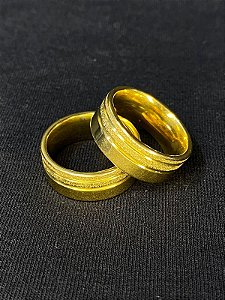 ALIANÇA DE CASAMENTO COM BRILHO BANHADA A OURO 18K