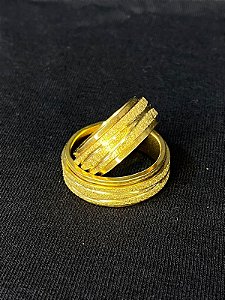 ALIANÇA DE CASAMENTO COM 2 LINHAS E BRILHO BANHADA A OURO 18K