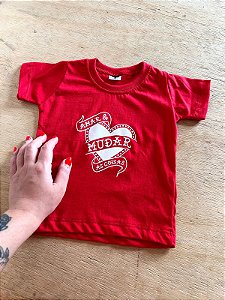 CAMISETA INFANTIL "AMAR E MUDAR AS COISAS" VERMELHA