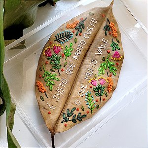Folha Floral e Frase