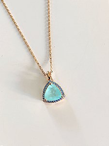 Colar com Pingente Triangular Acqua Cravejado com Zircônias Azuis