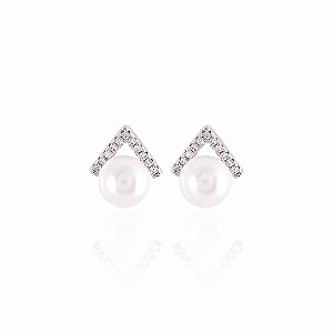 Brinco de Pérola com Base Triangular Cravejada com Zircônias Brancas