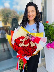 Buquê Letra 20 Rosas Importadas