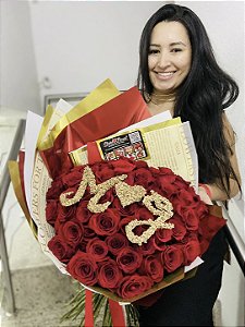 Buquê Letra 60 Rosas Importadas