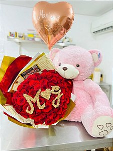 KIT CUPIDO: Urso + Balão + Mega Buquê Letra 60 Rosas Importadas