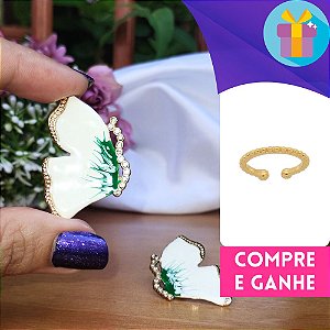 Brinco de borboleta esmaltada verde e branco banhado a ouro