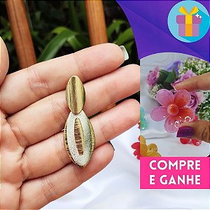 Brinco moderno oval texturizado nos 2 banhos ouro e ródio branco