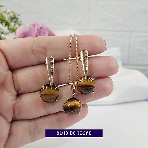 Conjunto colar e brinco com detalhes texturizado e pedra redonda banho de ouro - Escolha sua pedra