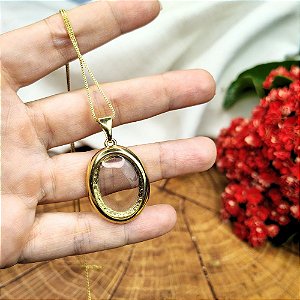 Colar com Pingente Oval de Pedra Cristal de Rocha Banhado a Ouro