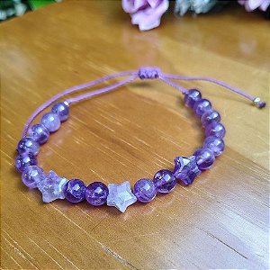Pulseira Artesanal de Macramê com Pedra Natural Ametista e Estrelas em Fio Encerado
