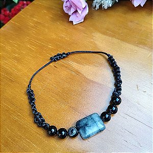 Pulseira Artesanal de Macramê com Ágata Preta e Jade Smoke central em Fio Encerado