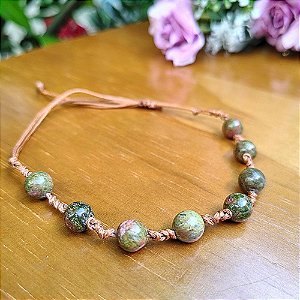 Pulseira Artesanal simples de Macramê com Pedra Natural Unakita em Fio encerado