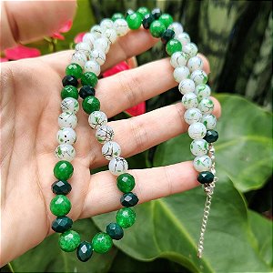 Colar de jade esmeralda e contas estilo porcelana banhadas a prata