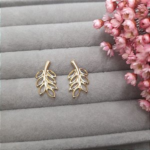 BRINCO FOLHA BANHADO EM OURO 18K