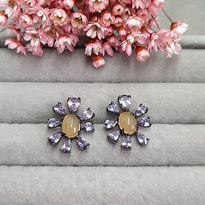 BRINCO FLOR LILÁS BANHADO EM RÓDIO NEGRO