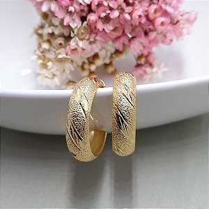 BRINCO ARGOLA TRABALHADA BANHADO EM OURO 18K