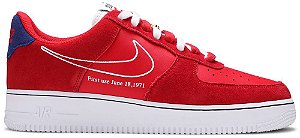 TÊNIS NIKE AIR FORCE 1 '07 LV8 ' FIRST USE-UNIVERSITY RED '