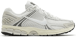 NIKE AIR ZOOM VOMERO 5 ' PLATINUM TINT '