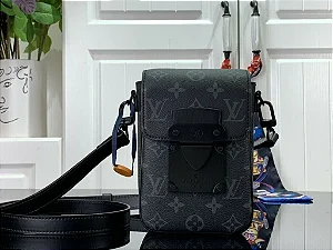 BOLSA LOUIS VUITTON S-LOCK VERTICAL WEARABLE WALLET