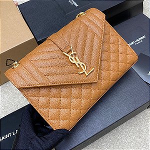 BOLSA SAINT LAURENT ENVELOPE MATELASSE EM COURO CAVIAR CAMEL