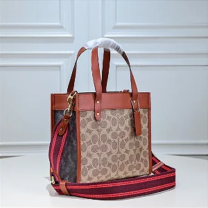 BOLSA COACH FIELD TOTE 22 SIGNATURE CANVAS KHAKI FERRAGENS DOURADAS