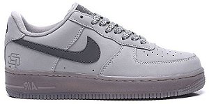 TÊNIS NIKE AIR FORCE 1 '07 LV8 ' REIGNING CHAMP '