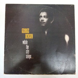 Disco de Vinil George Benson - While The City Sleeps Interprete George Benson (1986) [usado]
