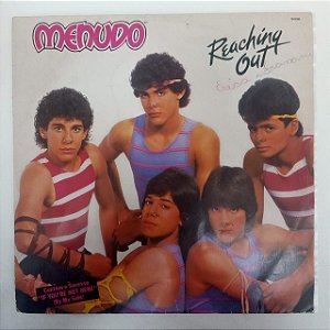 Disco de Vinil Menudo - Reaching Out Interprete Menudo (1984) [usado]