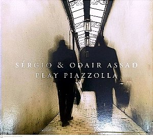 Cd Sérgio e Odair Assad - Play Piazzolla Interprete Sergio e Odair Assad [usado]