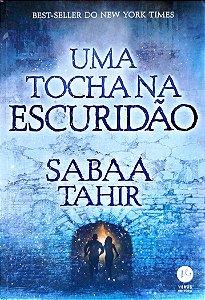 Livro Uma Tocha na Escuridão Autor Tahir , Sabaa (2017) [seminovo]