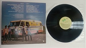 Disco de Vinil Chitãozinho e Xororó - Somos Apaixonados [lp 1982] Interprete Chitãozinho e Xororó (1982) [usado]