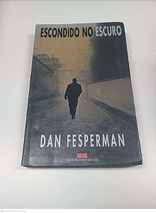 Livro Escondido no Escuro Autor Fesperman, Dan (2002) [usado]