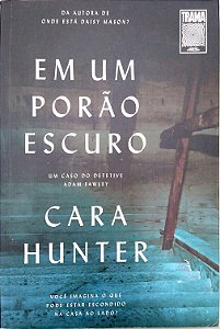 Livro em um Porão Escuro Autor Hunter, Cara (2022) [seminovo]