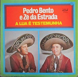Disco de Vinil Pedro Bento e Zé da Estrada - a Lua é Testemunha Interprete Pedro Bento e Zé da Estrada (1983) [usado]