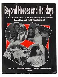 Livro Beyond Heroes And Holidays- a Practical Guide To K-12 Anti-racist, Multicultural Education And Staff Development Autor Lee, Enid/ Deborah Menkart e Margo Okazawa -ray [usado]