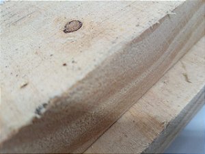 Pinus 30cm x 4cm x 3,00m (bruta/seca) – peça