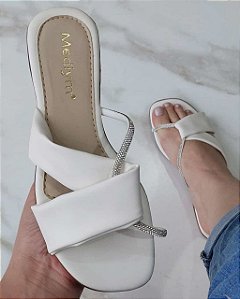Chinelo Medlym Rasteiro Tira Cristal entrelaçada com tira lisa