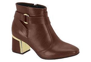Bota Beira Rio Bico Redondo Salto Bloco Médio Detalhe Metal