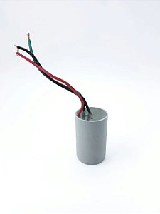 CAPACITOR 3 FIOS 1,5 + 2,5 UF - 250 VAC -