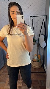 Camiseta different is beautiful