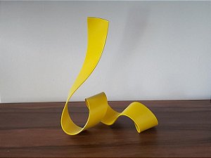 Escultura Aço Pequena Amarelo