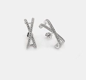 Brinco Ear Hook formato de X cravejado no ródio branco