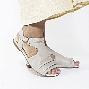 Sandália Rasteira Cláudia Venutti (Off-White)
