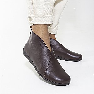 Bota Laura Cano Curto Venutti (Marrom)